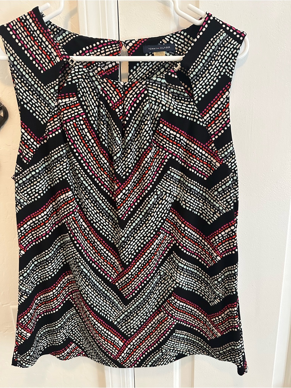 Tommy Hilfiger ladies multi colored sleeveless blouse size Large